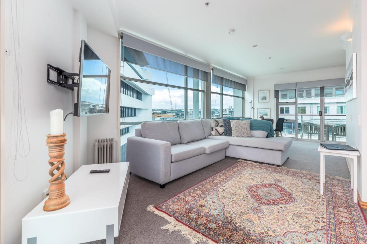 Ferienwohnung Stunning Waterfront Location With Huge Balcony! Auckland Exterior foto