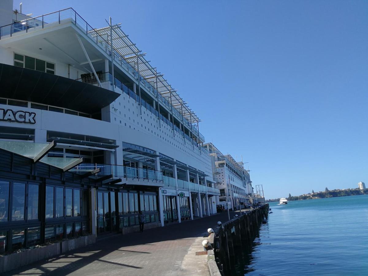 Ferienwohnung Stunning Waterfront Location With Huge Balcony! Auckland Exterior foto